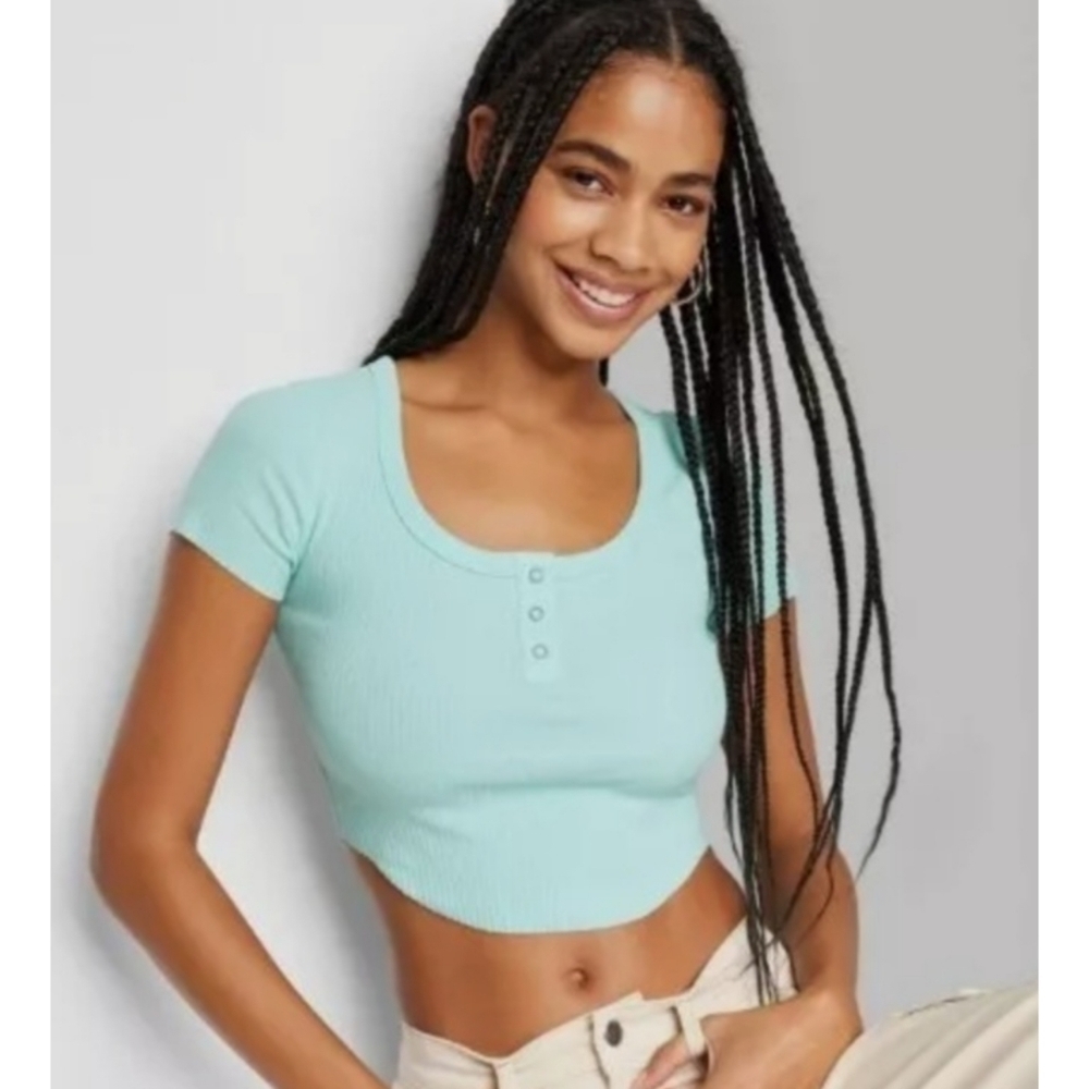 NEW Wild Fable Snap Placket Cropped Tee